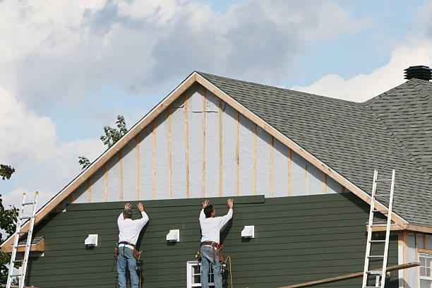 Professional Siding technician working in Inverness, IL